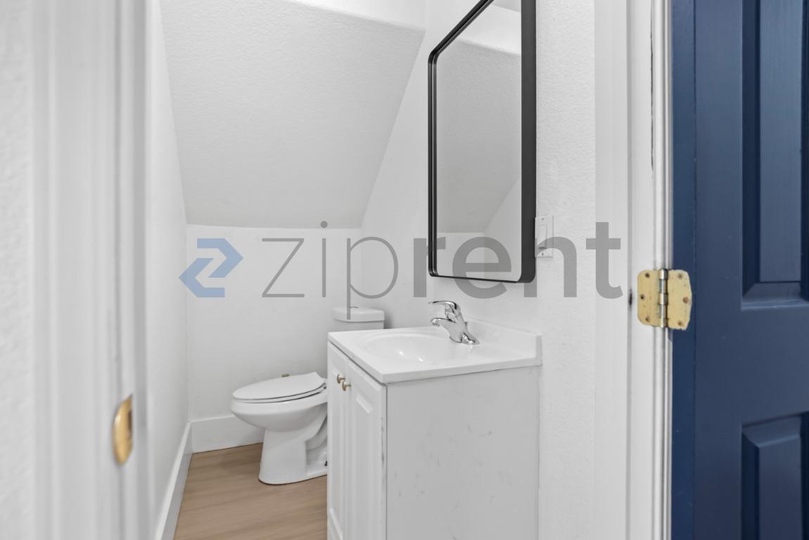 Building Photo - Unit