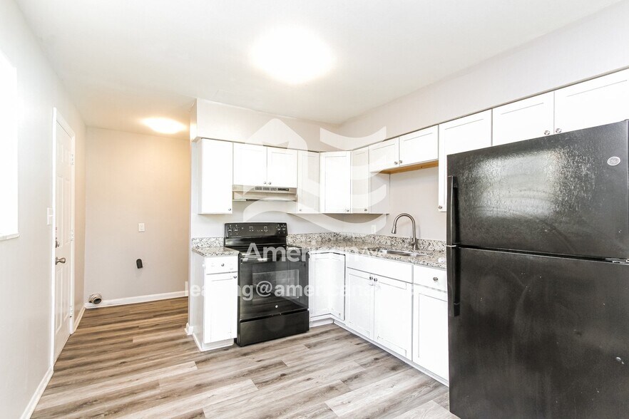 Building Photo - 2932 Lasalle St