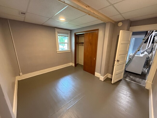 Building Photo - 426 1st St NW