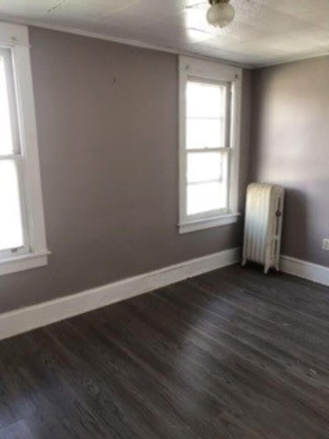 Building Photo - 3 bedroom 1 bathroom
