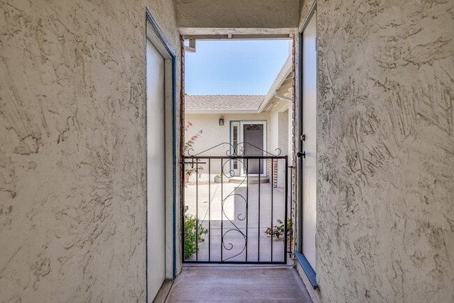 Building Photo - Welcome to this Beautifully Updated 3 Bed ...