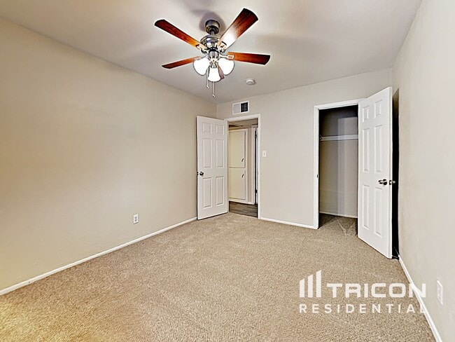 Building Photo - 5712 N 63rd Dr