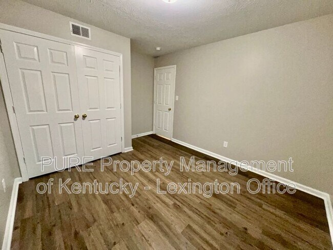 Building Photo - 276 Grinder Ct