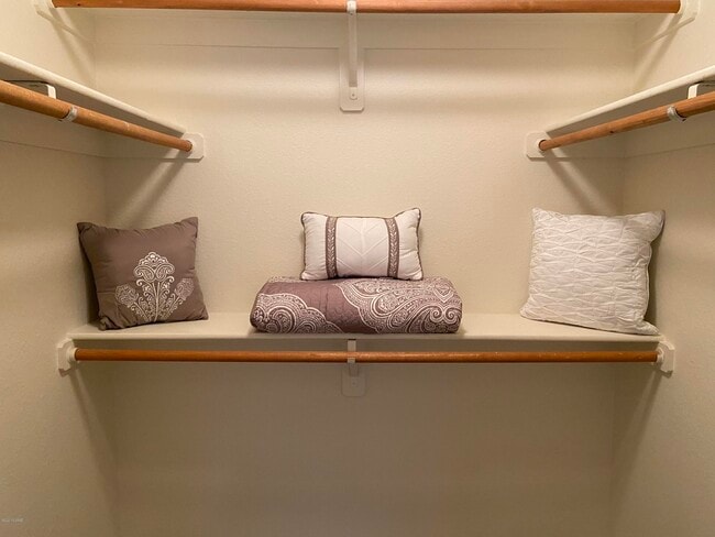 Building Photo - 5751 N Kolb Rd