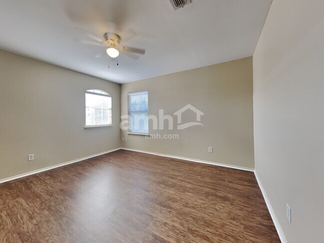 Building Photo - 700 Liberty Ln