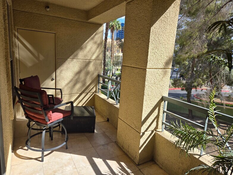 Building Photo - 210 E Flamingo Rd