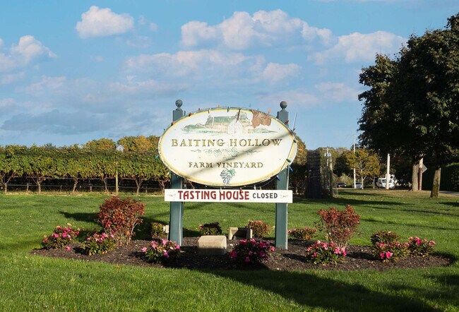 Building Photo - 27 Oak St