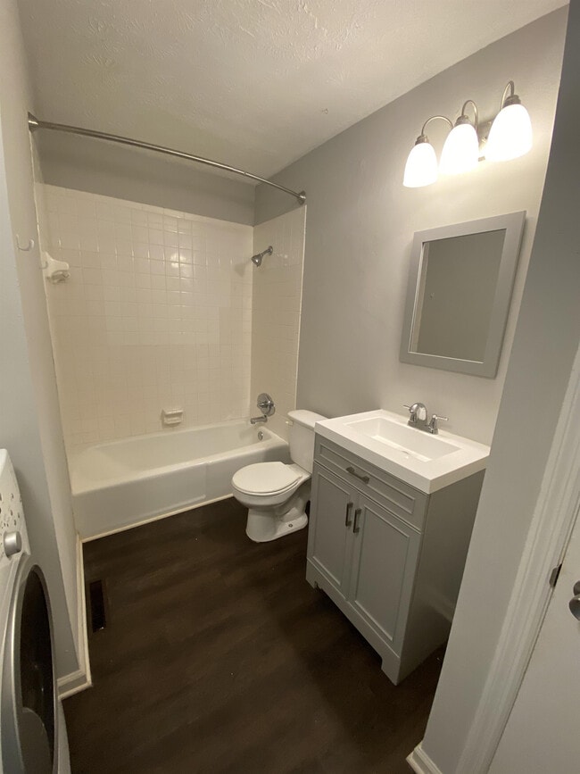 Building Photo - 4041 Foxe Basin Rd