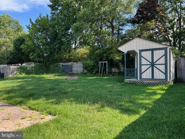 Building Photo - 22 Lamp Post Ln