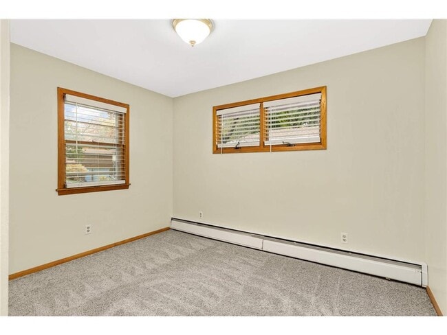 Building Photo - 2331 W Medicine Lake Dr