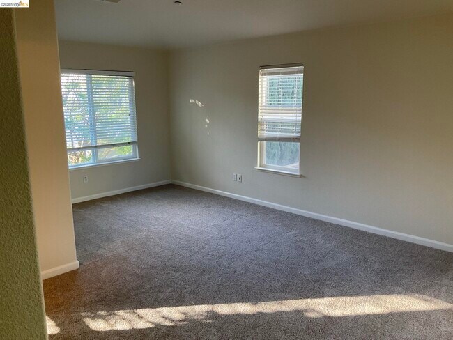 Building Photo - 1360 Tiffany Dr