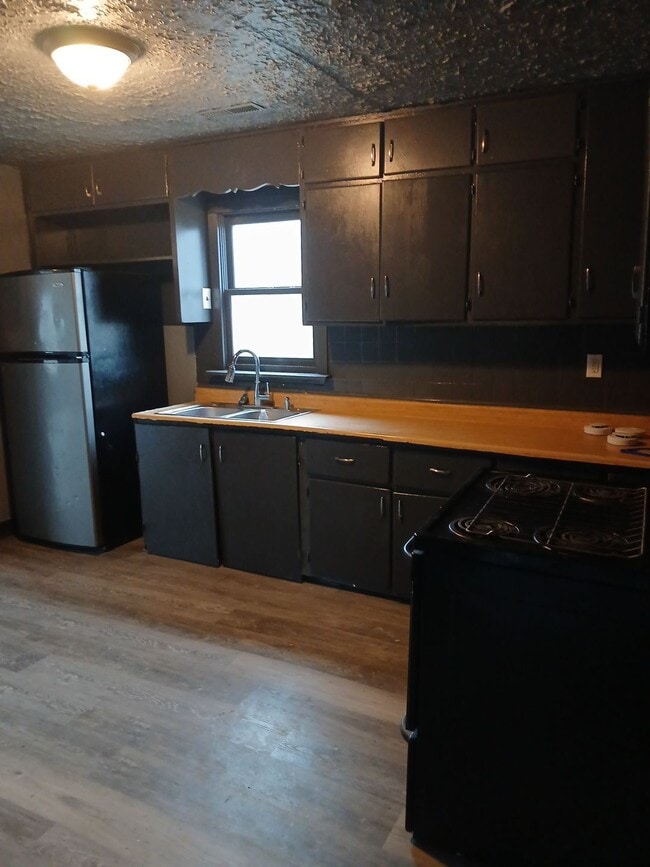 Building Photo - 3504 Blackstone Ave