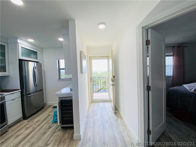 Building Photo - 7440 S Ocean Dr