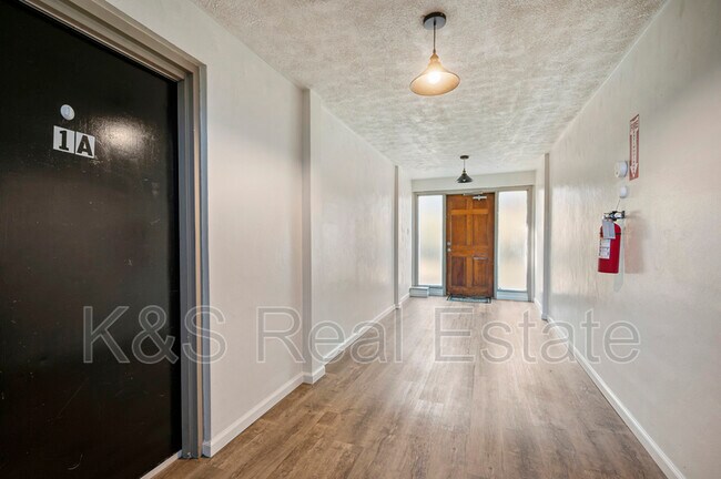 Building Photo - 29 Coulter St