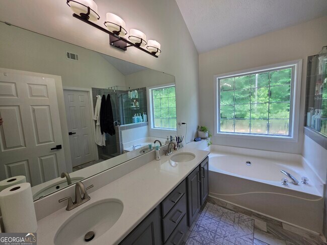 Building Photo - 100 Bedford Forrest Dr