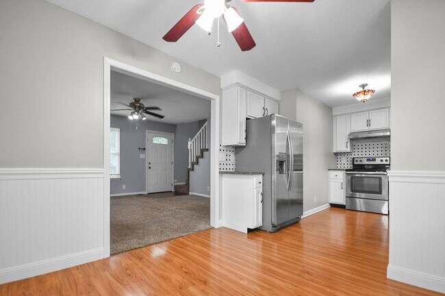 Building Photo - 706 Green Valley Ct