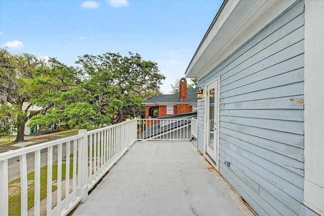 Building Photo - Downtown 2 bedroom Condo