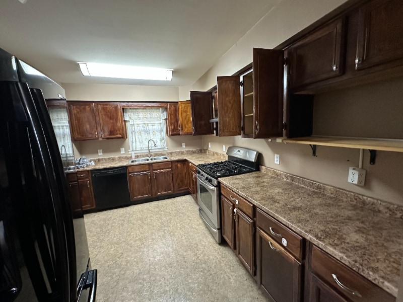Building Photo - 203 Poplar Dr
