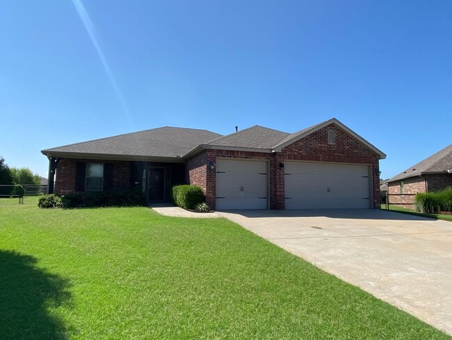 Primary Photo - 3 bedroom, 2 bath in Coweta Schools!