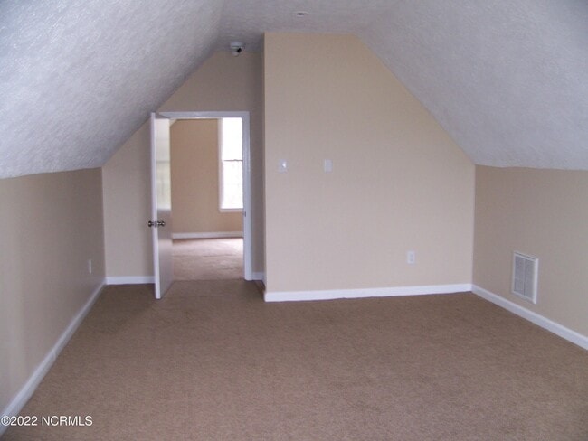 Building Photo - 105 Antler Dr