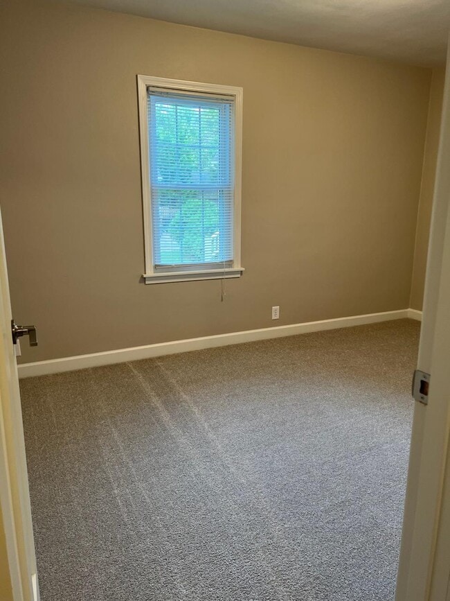 Building Photo - 332 11th St