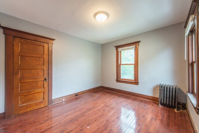 Building Photo - 13 Almira St