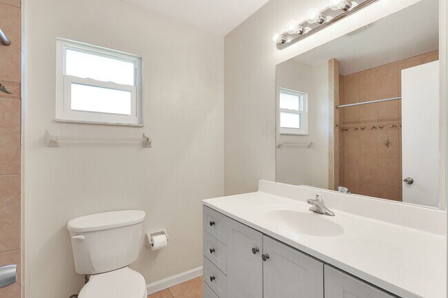 Building Photo - 1612 SE Cascella Ct