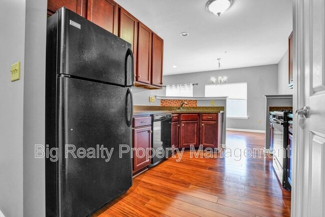 Building Photo - 2024 Morgan Hill Dr