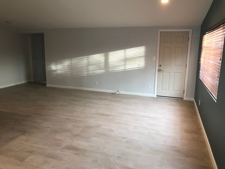 Building Photo - 2021 Arnold Ave