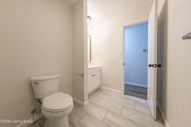 Building Photo - 309 E 6th St