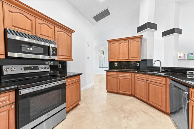 Building Photo - 6740 Brookhurst Cir