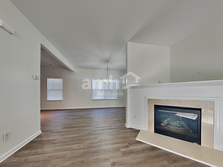 Building Photo - 8523 Greenware Trl