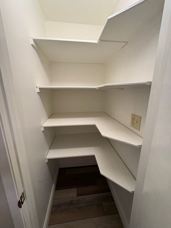 Building Photo - NW Visalia Home Near Country Club Available Now! *Private Showing Only*