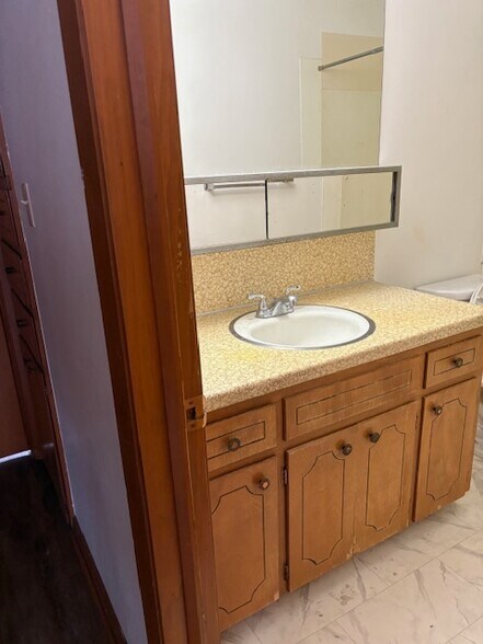 Building Photo - 607 Blaine St