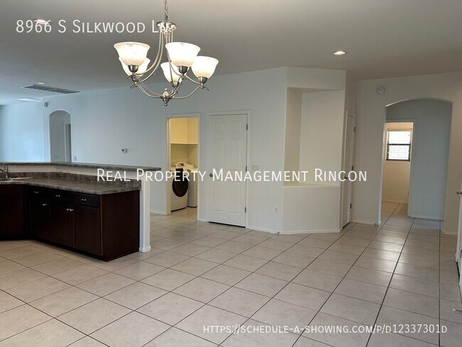 Building Photo - FRESH AND READY!! VAIL SCHOOLS TOO!!3 bed/...