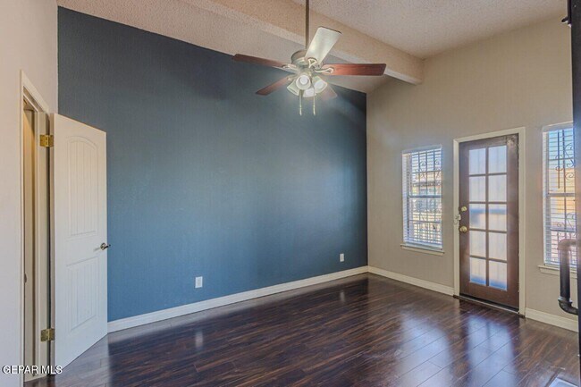 Building Photo - 11105 La Quinta Pl