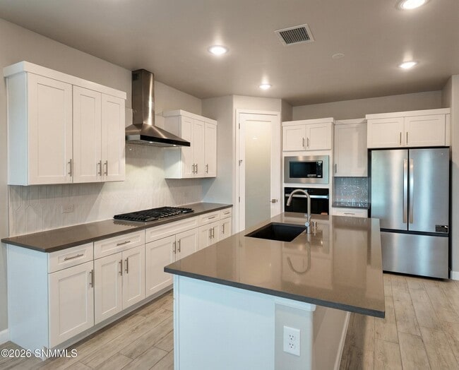 Building Photo - 150 Pinos Altos Trl