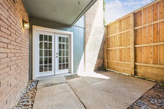 Building Photo - 705 Harold St