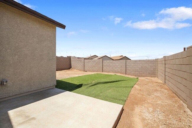 Building Photo - New home in Valencia Crossing!