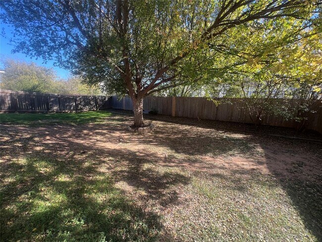 Building Photo - 804 N Creek Blvd