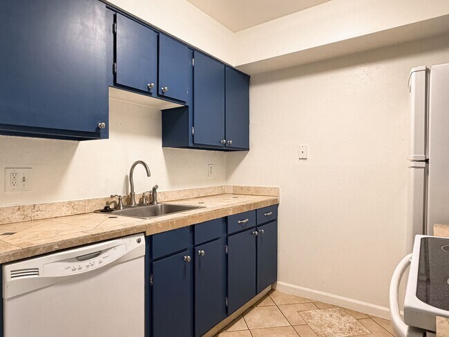 Building Photo - 5995 W Hampden Ave