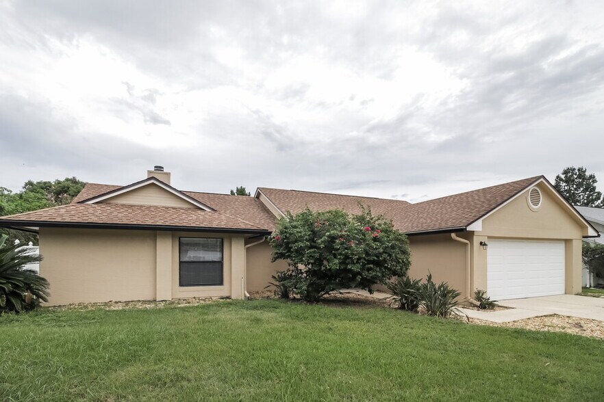 Primary Photo - 1066 Weaver Dr