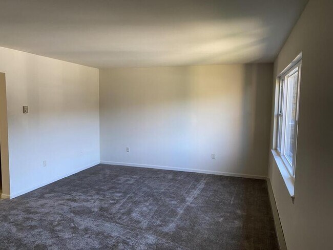 Building Photo - 214 Magnolia Dr