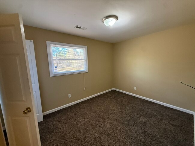 Building Photo - 1009 Abrams St