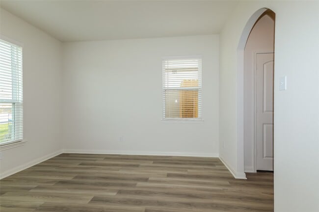 Building Photo - 26865 Steinbeck Dr