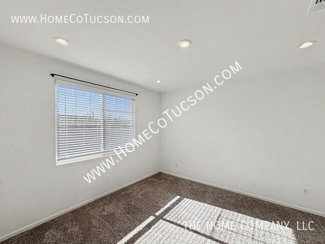 Building Photo - 10348 E Silver Slate Pl