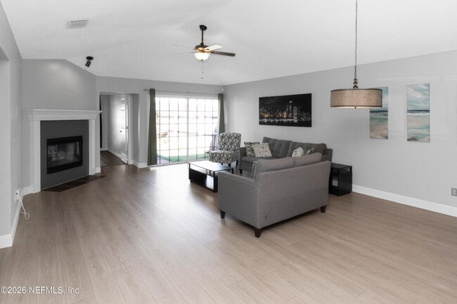 Building Photo - 1720 Wildwood Creek Ln