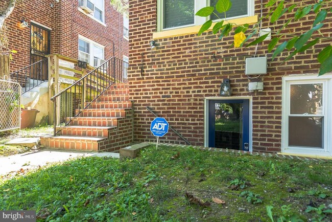Building Photo - 705 Quackenbos St NW