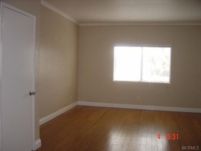 Building Photo - Beautiful 1 Bed/1 Bath Condo Apartment with Patio, Hardwood Flooring, Central AC, Washer and Drye...