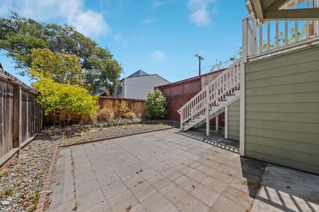 Building Photo - 1406 9th St